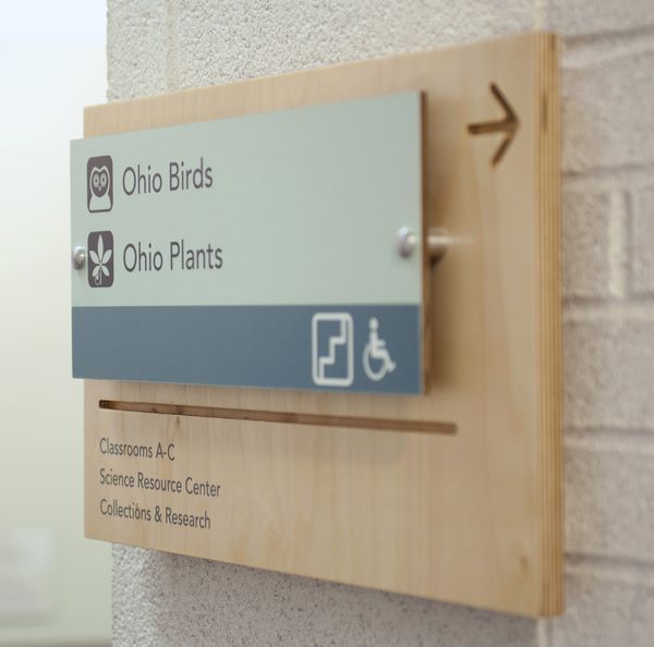 modern ahşap ofis kapı tabelası